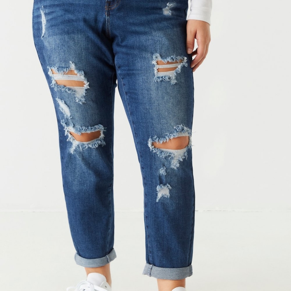 REFUGE Cropped Boyfriend Button Fly Jeans - Picture 5 of 15